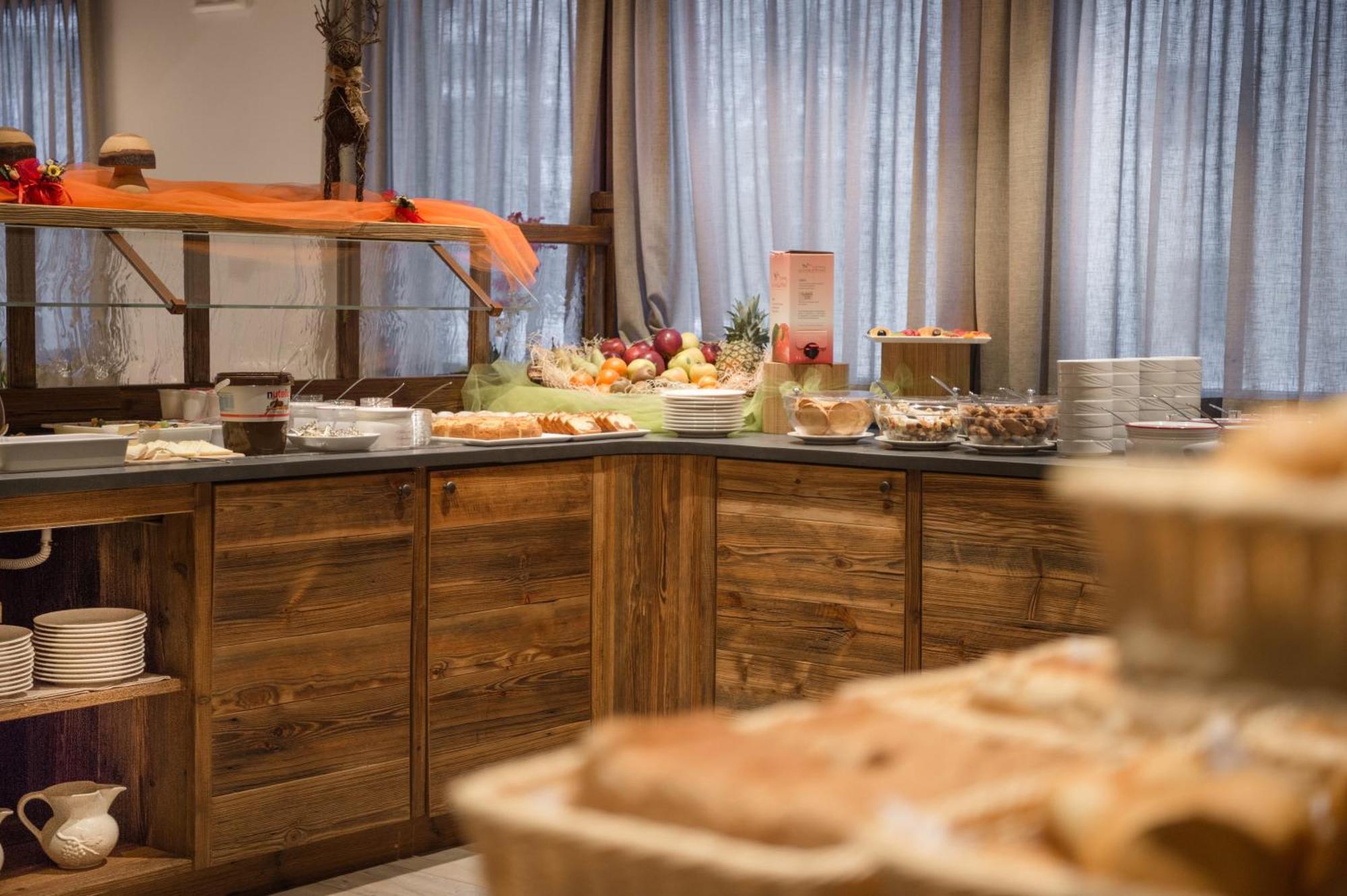 Family Hotel Serena 안달로 외부 사진