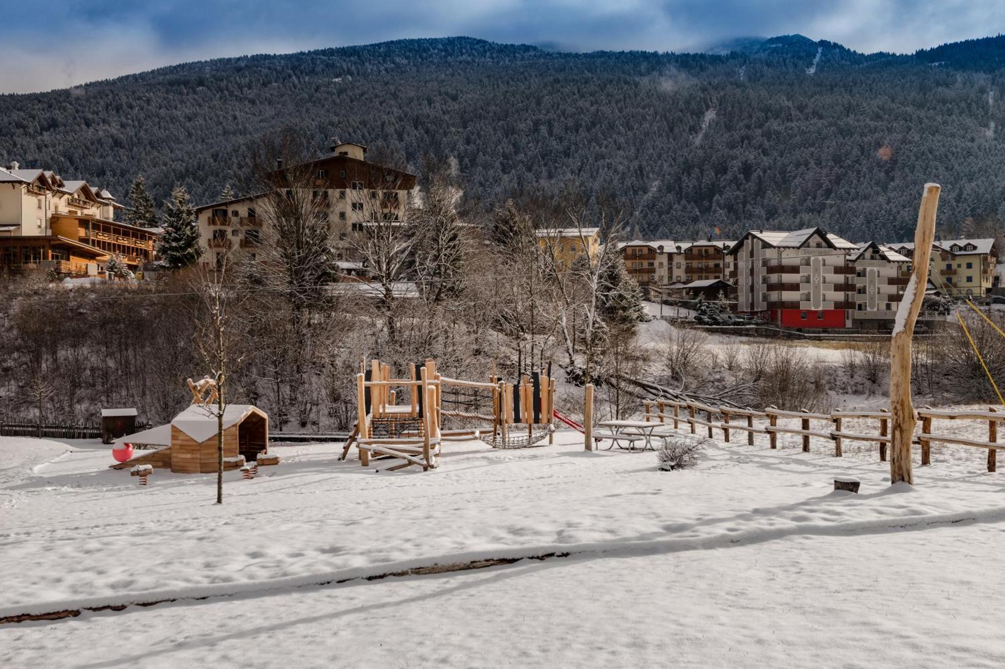 Family Hotel Serena 안달로 외부 사진