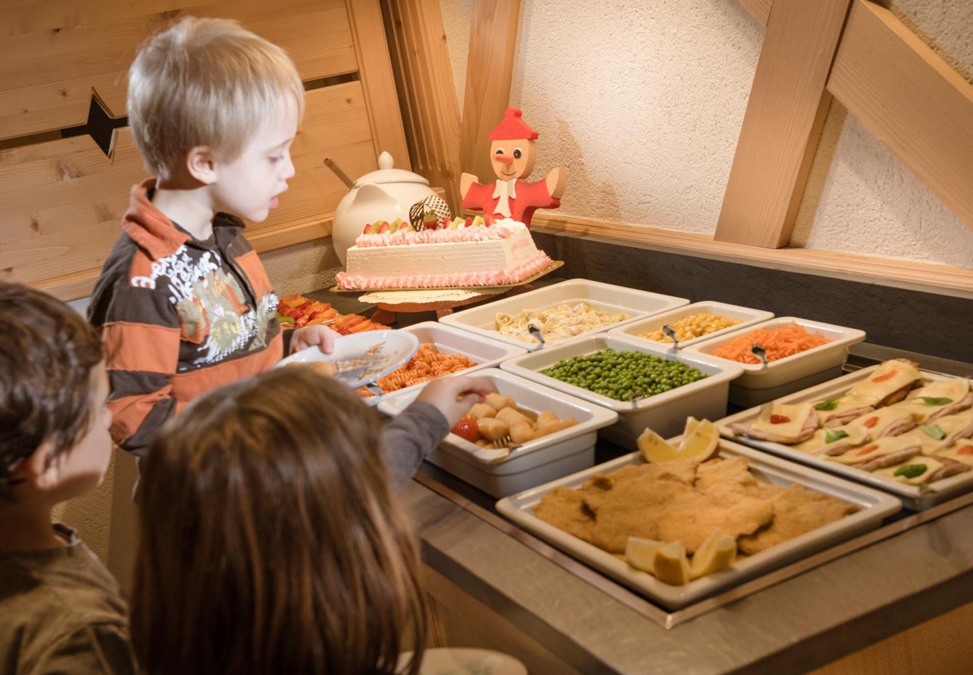 Family Hotel Serena 안달로 외부 사진
